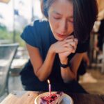 Diane Lin Instagram - 無法量化的愛，總和成無法量化的幸福，散落在每一毫秒之間，實在太幸運了。 愛的確無法量化，而且因為極度複雜，所以也就極度簡單，大概是這樣吧。 因為太幸福，不敢再貪心，健康平安就好。 #happy32 #peacelove