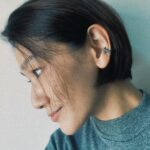 Diane Lin Instagram - 心有所屬的重量，不是沉甸甸的，而是飄然的，它不壓著你，而是把你往上提，直到你比天空還高；像雲，像風，像山，像海，像雨，像星星月亮太陽，此時的你無限自由，但你總有歸處。 謝謝好朋友《以覺學》的生日禮物，存在感低到被稱讚：「妳的耳環好好看！」我才想起他們在我的耳朵上，喜歡的舒適無比。 @intzuition_urbanjewelry 🖤
