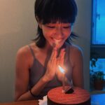Diane Lin Instagram – 因為擁有太多太多愛，所以那些所謂不好的，變得根本不值得一提了。

喜歡劉黛瑩說的，大概是這樣：「因為感受過幸福，所以會哭。」

是啊，真正的幸福是會使人落淚的。32歲這年，特別有這種感覺，笑到哭，流了很多幸福的眼淚。

時時提醒自己：「愛永遠不嫌多，用力去愛吧！」

謝謝你們，愛人、好友與宇宙。

33歲還是要繼續平安健康呀！唯一的生日願望，分享給大家。