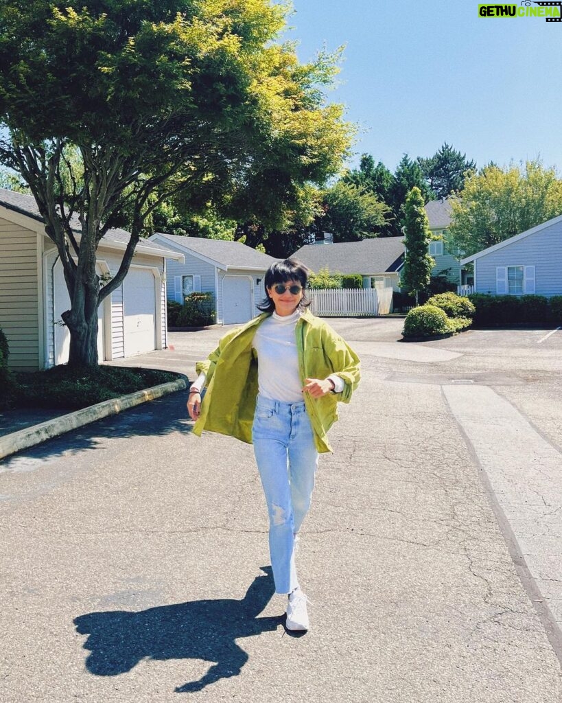 Diane Lin Instagram - 穿一件跟樹一摸一樣顏色的衣服 祝賀大家 端午佳節愉快 粽子吃到飽