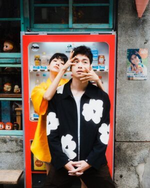 Diane Lin Instagram - 敬倫臉好小，所以我儘量躲在他後面。

Look from @sandroparis 
Photography @reno.yuchin