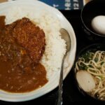 Diane Lin Instagram - 晚餐時間。 這盤味增炒茄子豆腐豬肉看起來也沒怎樣，但吃起來很WOW，份量不小不過一口接一口一下就吃光光了。 喜歡沖繩蕎麥麵（そば），麵體彈牙、吃得到小麥香，湯頭清爽。咖喱比日本本島的淡一些，我覺得吃起來比較不會膩。 吃了一家鐵板牛排，牛排跟漢堡排都非常非常好吃，副餐的麵包也是一百分。副餐也可以選白飯，日本人真的好喜歡白飯，牛排配白飯，酷！ 雖然覺得日本本島的白飯更好吃，但是即便飯都被裝成這樣：「🍚」我都還是吃完了。 能好好吃一頓好吃的飯就是人生最幸福之一吧❤️ 說著說著都餓了，先去吃晚餐了喔。