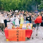 Diane Lin Instagram - 《小菁與言言》充實了我的2023夏，如果拉遠一點來看，也確實充實了我的人生。 因為每天都被小菁笑到哭，所以沒運動還可以保持腹肌；而後來腹肌消失是因為每天便當都吃很乾淨。 圖三是還未到齊的編劇群，我也在裡面，並不是亂入，是真的有寫一集唷😉自編自演的感覺只能說妙妙妙！ 好多可以說，就先不說了，不然沒完沒了了，之後再說。 請期待 #小菁與言言 @jingandyen.official