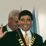 Diego Maradona Instagram - Hace 30 años se celebró el Centenario de la AFA. En aquél momento nuestro papá recibió este maravilloso premio, "... el más lindo que se haya inventado", y aprovechó la ocasión para recordar a sus ídolos y mantener vivo el recuerdo de todos aquellos que hicieron grande a nuestro fútbol. Siempre los defendiste y los tuviste presentes. Hoy, queremos felicitar a la Asociación del Fútbol Argentino en un nuevo aniversario de su fundación.