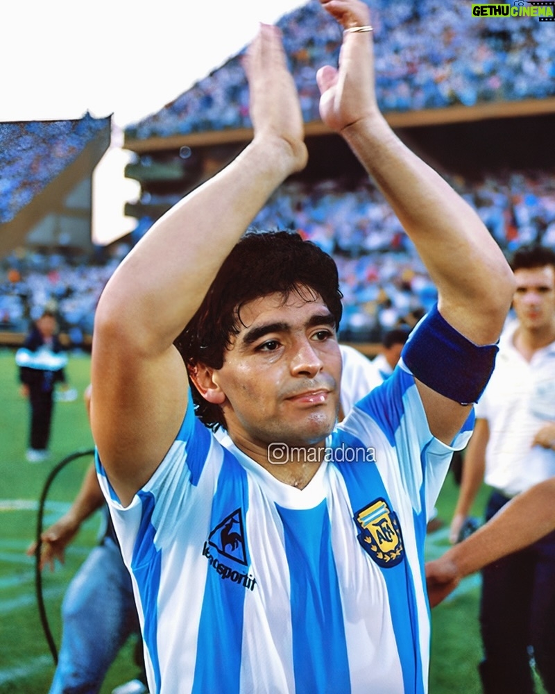 Diego Maradona Instagram - Tu emoción, un día como hoy en 1987. Fue en el "partido revancha" contra Alemania. La selección argentina festejaba en su país, con su gente, la obtención del campeonato del mundo de México '86. Fue victoria por 1-0, con pase tuyo y gol de Burru, cuándo no?💙🇦🇷 Estadio Jose Amalfitani Club Atletico Velez Sarsfield