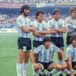 Diego Maradona Instagram - Un poco de magia para recordar el partido contra Bulgaria, un día como hoy, en México '86. Esta victoria por 2-0, con goles de Valdano y Burru, fue clave para clasificar primeros y definir el equipo que terminó consagrándose campeón del mundo ❤️🇦🇷 Estadio Olimpico Universitario