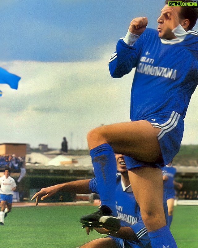 Diego Maradona Instagram - Empoli vs. Napoli, 36 anni fa. Sempre forza Napoli!!!💙 #forzanapolisempre Stadio Carlo Castellani