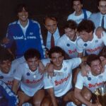 Diego Maradona Instagram – Ver tu cara de satisfacción, mientras ves festejar a tus compañeros de aquél Napoli, lo dice todo. Fuiste un amante del fútbol y de sus jugadores, sobre todo de tus compañeros de equipo, en todos los clubes donde jugaste. Siempre los defendiste y respetaste, dentro y fuera del campo 💙 Stadio San Paolo