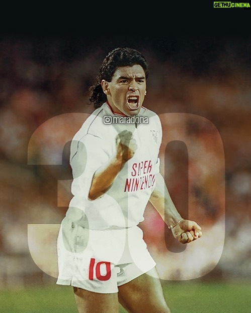 Diego Maradona Instagram - Hace 30 años volvías al fútbol, con las mismas ganas y actitud de siempre. No fue nada fácil. Muchos esperaban que salieras campeón. Pero para nosotros, papá, vos ya habías ganado. #sevilla #sevillismo Estadio Ramón Sánchez Pizjuán