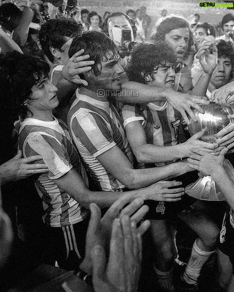 Diego Maradona Instagram - No hay mística, sin memoria. Argentina Campeón Mundial Juvenil 1979 🇦🇷 Tokio