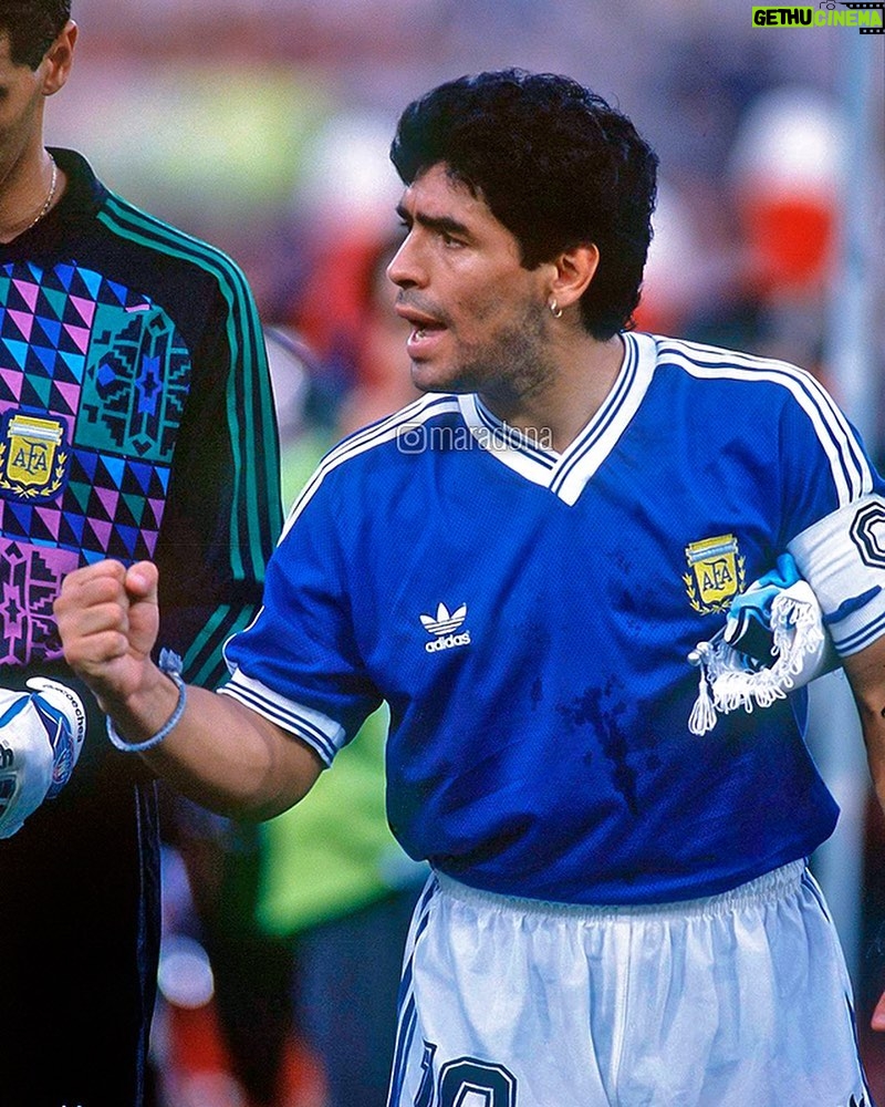 Diego Maradona Instagram - O juremos con gloria vivir... Feliz Día de la Independencia, y vamos 🇦🇷
