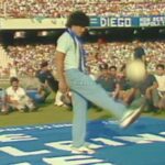 Diego Maradona Instagram - Aquella tarde toda la ciudad de Nápoles estuvo dentro del San Paolo. Fue como si Dios te hubiese depositado justo en el centro del campo, para recibir aquella ovación. Treinta y ocho años después, la número 10 del Napoli sigue siendo tuya 💙
