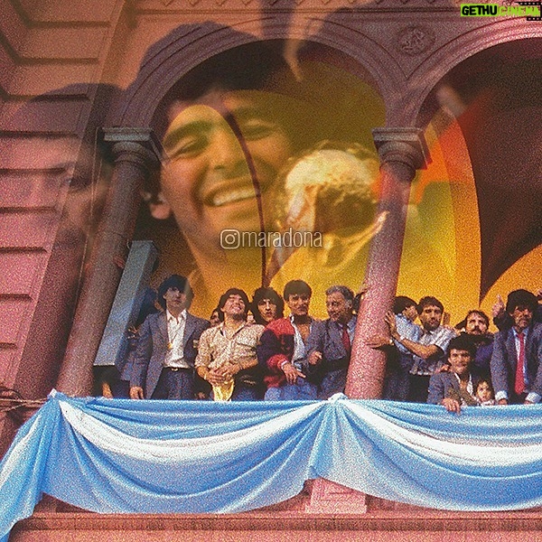 Diego Maradona Instagram - Todos gritaban "Maradoooo". Y vos gritabas "Argentina". Por un momento, Ustedes unieron a un país, y le hicieron creer que sí se puede. Gracias muchachos, vamos 🇦🇷 CasaRosada 2019-2023