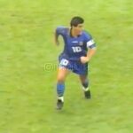 Diego Maradona Instagram - Aún quedan unos minutos para recordar tu último gol con la selección argentina. Fue un día como hoy, contra Grecia, en 1994. En aquél momento nadie creyó en tu regreso. Y fueron pocos los que comprendieron tu festejo frente a la cámara. Algunos, todavía hoy, siguen sin entenderlo. Te escuchamos pedir la pelota y tu grito de gol, y se nos eriza la piel. Los que sí te queremos, te decimos gracias.