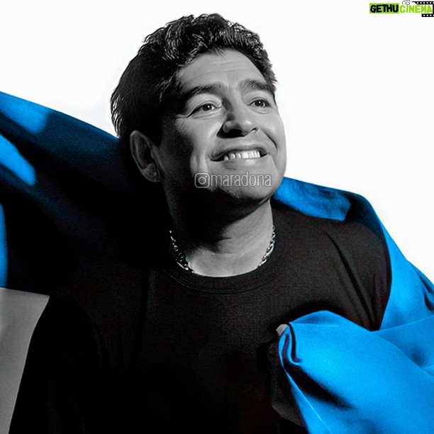 Diego Maradona Instagram - Tu enamorada de siempre. Feliz Día de la Bandera, argentinos 🇦🇷