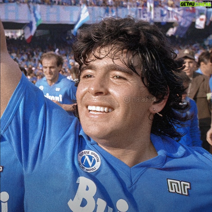 Diego Maradona Instagram - Si' stata 'o primmo ammore... E 'o primmo e ll'ùrdemo sarraje pe' me! 💙