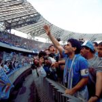 Diego Maradona Instagram - Te estabas preparando para el Mundial de 1990, mirá cómo estabas... Pasaron ya 32 años del segundo Scudetto con el Napoli, y queda claro que no fue un título más. Tu carrera tiene ese baño de revolución, lucha y heroísmo. Esperamos que los napolitanos puedan gritar CAMPIONI una vez más. El fútbol siempre nos da una nueva oportunidad 💙