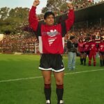 Diego Maradona Instagram - Justo un día como hoy, en 1993, llegaste a Rosario. @Newells te abrió las puertas de su casa, y la hinchada, el corazón ❤️🖤 Rosario, Santa Fe