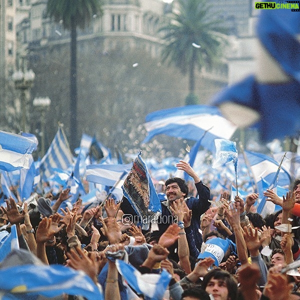 Diego Maradona Instagram - Todos gritaban "Maradoooo". Y vos gritabas "Argentina". Por un momento, Ustedes unieron a un país, y le hicieron creer que sí se puede. Gracias muchachos, vamos 🇦🇷 CasaRosada 2019-2023