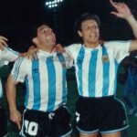 Diego Maradona Instagram - 1993: Copa Artemio Franchi. Argentina, campeón de América, contra el campeón de Europa, Dinamarca. Fue tu último título oficial. Las fotos con @claudiocaniggia7, autor del gol, y con Goyco, que atajó dos penales aquella noche. Tu club no te dejaba venir a jugar, pero viniste igual. La Finalissima de este Miércoles tiene tres hitos en tu carrera: Argentina, Italia e Inglaterra. El destino, igual que todos nosotros, se empeña en recordarte permanentemente 🇦🇷