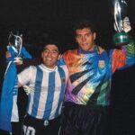 Diego Maradona Instagram - 1993: Copa Artemio Franchi. Argentina, campeón de América, contra el campeón de Europa, Dinamarca. Fue tu último título oficial. Las fotos con @claudiocaniggia7, autor del gol, y con Goyco, que atajó dos penales aquella noche. Tu club no te dejaba venir a jugar, pero viniste igual. La Finalissima de este Miércoles tiene tres hitos en tu carrera: Argentina, Italia e Inglaterra. El destino, igual que todos nosotros, se empeña en recordarte permanentemente 🇦🇷
