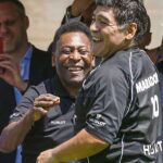 Diego Maradona Instagram - Quiero sumarme a este homenaje universal, muy felices 80 años de vida Rey @Pele!!!