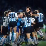 Diego Maradona Instagram - Por otro abrazo como este, @OKGoyco90. Muy feliz cumple, ídolo!!!🇦🇷