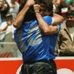 Diego Maradona Instagram - Ojalá pudiese contar todas las barbaridades que me dijiste en este abrazo... Muy feliz cumple Burru querido, @JBurruchaga!!! Estadio Azteca