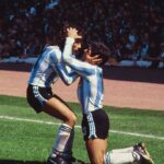 Diego Maradona Instagram - ¡¡¡Muy feliz cumpleaños @DanielRanaValencia!!! ¿Se acuerda de este abrazo? Fue mi primer gol en la selección argentina, contra Escocia. Y usted estaba ahí, conmigo. Por muchos abrazos más como este, compadre. ¡¡¡Saludos para toda la familia!!! Glasgow, Scotland