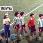 Diego Maradona Instagram - El segundo partido del Mundial Juvenil de 1979, fue un día como hoy, contra Yugoslavia. Fue el rival más difícil del grupo. Y lo ganamos 1-0, con un golazo del Pichi Escudero, y pase de Abelito Carabelli. Creo que el Pichi todavía sigue enojado, porque @MenottiElFlaco lo reemplazó ni bien hizo el gol. Y tenía una calentura! Festejamos mucho ese triunfo, fue muy complicado. Le mando un gran abrazo a todos los muchachos! 💪🇦🇷 Ōmiya-ku, Saitama