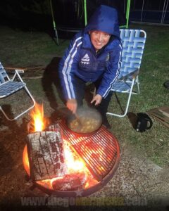 Diego Maradona Instagram - Alto guiso!!! 🍽 Ojalá todos puedan comer algo calentito esta noche. Un abrazo muy grande!!!