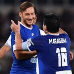 Diego Maradona Instagram - Tanti auguri Pupone @FrancescoTotti!!! Roma, Italy