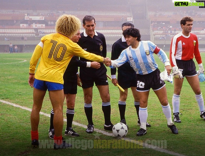 Diego Maradona Instagram - Hoy cumple años una gloria del fútbol, un jugador indescifrable, y una excelente persona. Muchas felicidades @PibeValderramap y gracias por tu amistad!!! #todobientodobien