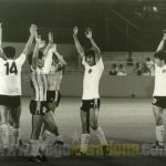 Diego Maradona Instagram - El segundo partido del Mundial Juvenil de 1979, fue un día como hoy, contra Yugoslavia. Fue el rival más difícil del grupo. Y lo ganamos 1-0, con un golazo del Pichi Escudero, y pase de Abelito Carabelli. Creo que el Pichi todavía sigue enojado, porque @MenottiElFlaco lo reemplazó ni bien hizo el gol. Y tenía una calentura! Festejamos mucho ese triunfo, fue muy complicado. Le mando un gran abrazo a todos los muchachos! 💪🇦🇷 Ōmiya-ku, Saitama