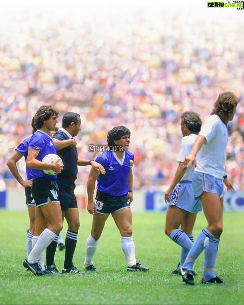 Diego Maradona Instagram - "Hace más ruido un hombre gritando, que cien mil que están callados" (José de San Martín). Feliz Día de la Independencia para todos! 🇦🇷