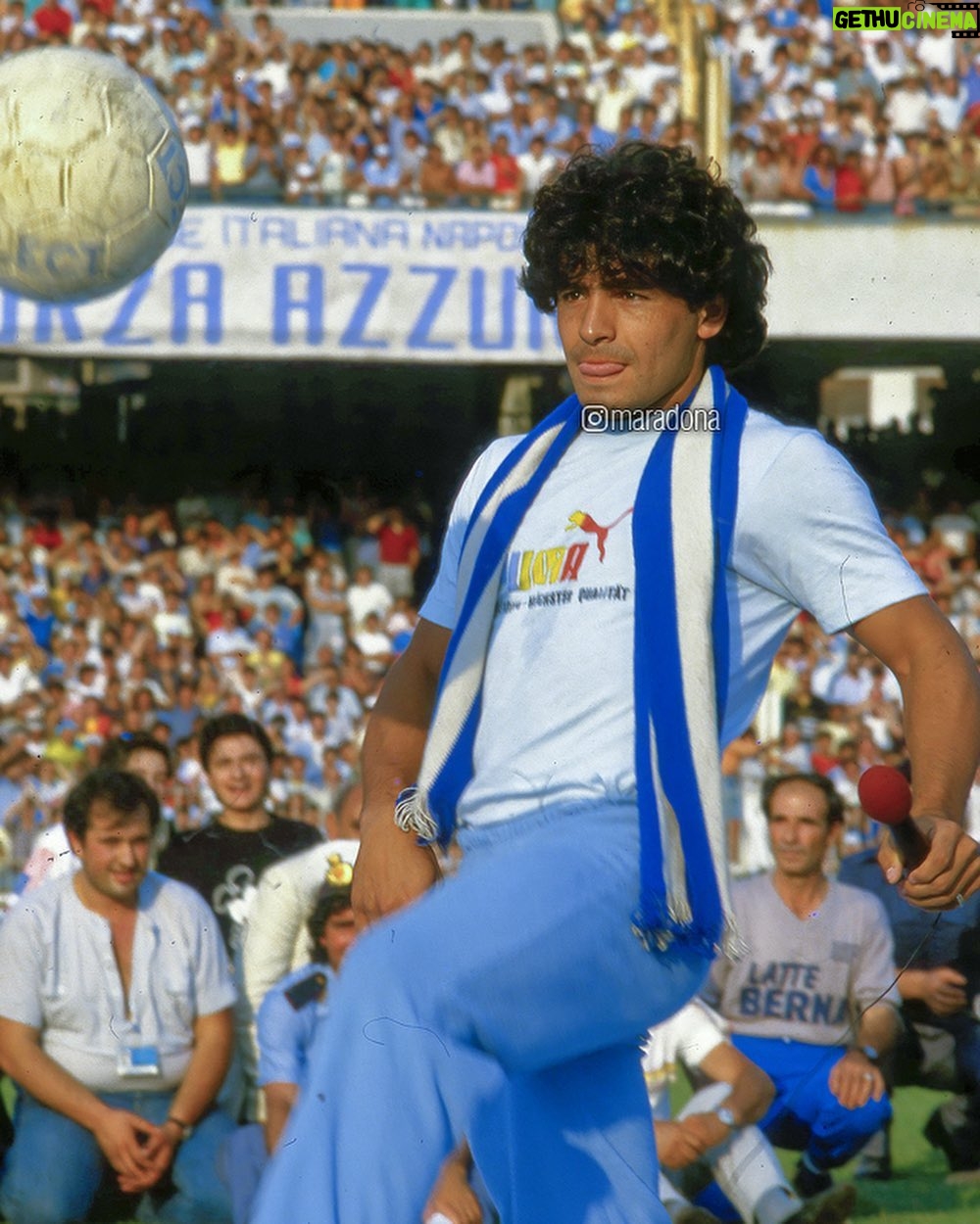 Diego Maradona Instagram - In questo giorno, nel 1984, arrivasti a Napoli. E non te ne sei più andato... 💙 Stadio Diego Armando Maradona