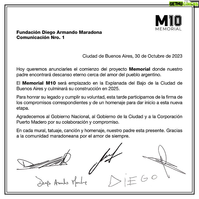 Diego Maradona Instagram - Hoy queremos anunciarles el comienzo del proyecto Memorial donde nuestro padre encontrará descanso eterno cerca del amor del pueblo argentino. El @m10memorial será emplazado en la Explanada del Bajo de la Ciudad de Buenos Aires y culminará su construcción en 2025. Para honrar su legado y cumplir su voluntad, esta tarde participamos de la firma de los compromisos correspondientes y de un homenaje para dar inicio a esta nueva etapa. Agradecemos al Gobierno Nacional, al Gobierno de la Ciudad y a la Corporación Puerto Madero por su colaboración y compromiso. En cada mural, tatuaje, canción y homenaje, nuestro padre está presente. Gracias a la comunidad maradoneana por el amor de siempre. #m10memorial #m10 #diego10 #diegomaradona #diegoeterno #parasiemprediego Ciudad Autónoma de Buenos Aires