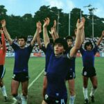 Diego Maradona Instagram - Tercer partido del Mundial Juvenil de Japón 1979, contra Polonia. Fue un día como hoy. La estampa de siempre, más allá de la edad, del equipo o del rival. Argentina jugó un partidazo. Fue victoria por 4-1 con goles de Calderón (2), Simón y uno tuyo. Queda para la historia la frase de Macaya Márquez: "¡Ya no quedan más arqueros en el banco de Polonia!" 🇦🇷 Omiya