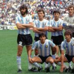Diego Maradona Instagram - Un día como hoy, en la semi de México '86, la Selección enfrentaba a Bélgica, que venía de eliminar a la temible URSS. Sobrevolaba el recuerdo del mundial anterior, pero no hubo caso, el equipo jugó en gran forma y consiguió una victoria indiscutible. Para nosotros, éste fue tu mejor partido del mundial, con dos goles hermosos. Una vez más, Argentina llegaba a una final de la copa del mundo 🇦🇷 Estadio Azteca