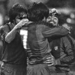 Diego Maradona Instagram - Hace 40 años volvías a jugar al fútbol, luego de aquella fatídica doble fractura de tobillo. Lo hiciste una noche de lluvia frente al Sevilla, marcando 2 goles. Habías vuelto en tiempo récord, contra todos los pronósticos. Resiliencia le dicen. Beso al cielo ❤️ Estadio Camp Now - Barcelona - Spain