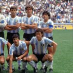 Diego Maradona Instagram - Un día como hoy, en la semi de México '86, la Selección enfrentaba a Bélgica, que venía de eliminar a la temible URSS. Sobrevolaba el recuerdo del mundial anterior, pero no hubo caso, el equipo jugó en gran forma y consiguió una victoria indiscutible. Para nosotros, éste fue tu mejor partido del mundial, con dos goles hermosos. Una vez más, Argentina llegaba a una final de la copa del mundo 🇦🇷 Estadio Azteca