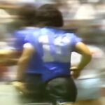 Diego Maradona Instagram - Pocos lo saben. Hoy es el Día del Futbolista en Argentina. No sólo por tu gol, no. Lo es también en honor a un grupo de valientes que salió a dar la cara por todo un país, a tan sólo cuatro años de una guerra que nunca debió ser. No fue un partido más, no fue por los puntos. El honor es de Ustedes, el orgullo es nuestro 🇦🇷 Estadio Azteca