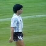 Diego Maradona Instagram - El segundo partido del Mundial 1986 fue contra Italia, los campeones del mundo en aquél momento. Todos ellos te conocían bien, porque ya jugabas en el Napoli. Tu amigo Salvatore Bagni te siguió por toda la cancha. Con él se iban alternando De Napoli, Scirea, Vierchowod, Cabrini y Di Gennaro, para evitar las amonestaciones. Fue un partido difícil, muy físico. Y en la jugada del gol sabías que la única oportunidad de superar a Scirea era pegándole a la pelota en el aire, antes de que caiga. Eso sorprendió también al grandísimo Giovanni Galli, que esperaba un cañonazo, pero la acariciaste con la mano. Volaré...🇦🇷 Estadio Cuauhtemoc Puebla