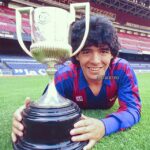Diego Maradona Instagram - Esa sonrisa... Hoy, hace 40 años, el Barcelona obtuvo la Copa del Rey enfrentando al Real Madrid. Dirigidos por César Luis Menotti, con goles de Victor y Marcos, en el minuto final. Un triunfo inolvidable... Camp Nou Stadium