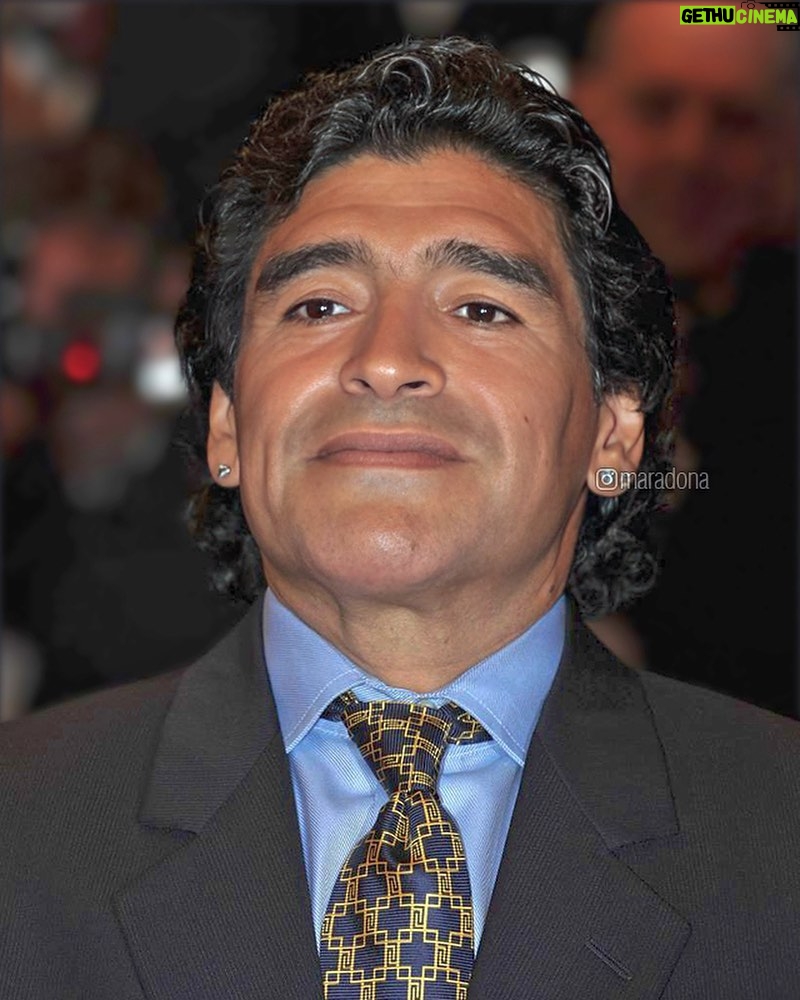 Diego Maradona Instagram - Hace 15 años, radiante y en familia, en el Festival de Cannes ❤ #cannes #cannesfilmfestival Cannes Film Festival France