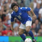 Diego Maradona Instagram - Un nuevo aniversario de este inolvidable partido a beneficio de UNICEF, en 2006. Podría ser en cualquier año, cualquier cancha, por los puntos o en un amistoso, pero tu estampa es inconfundible ❤️ Wembley Stadium