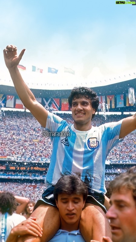 Diego Maradona Instagram - “Qué jugador!!!” Gratitud eterna. Feliz cumpleaños querido @negroenrique12 🇦🇷