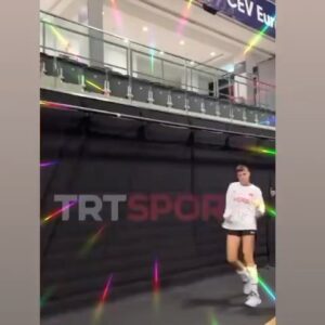 Dilara Gönder Instagram - Cumhuriyetimizin GURURLARI!🇹🇷
Dansa devam! 😂🔥♾️⚖️
"Bir milletin sporda gösterdiği azim onun geleceğini yükseltir!"
 ATATÜRK♾️🚀