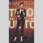 Dilara Gönder Instagram - MGD gecesine beni hazırlayan ve her zaman yanımda olan sevgili @ozgemerve1 ❤️ tanıdığım en zevkli kadın 🧿 veee tabii ki yetenekli elleri @ebruockl 🙏❤️🌹 vee @ersinn_kaya Çok ama çok teşekkür ederim.. CVK Park Bosphorus Hotel Istanbul