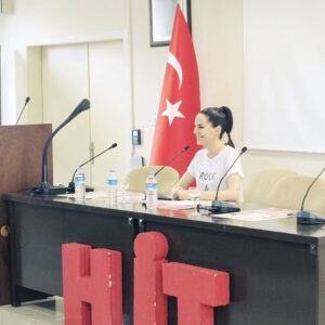 Dilara Gönder Instagram - Hacettepe Üniversitesi söyleşi  anlarından...🌹🙏🌺#hacettepe #işletmetopluluğu